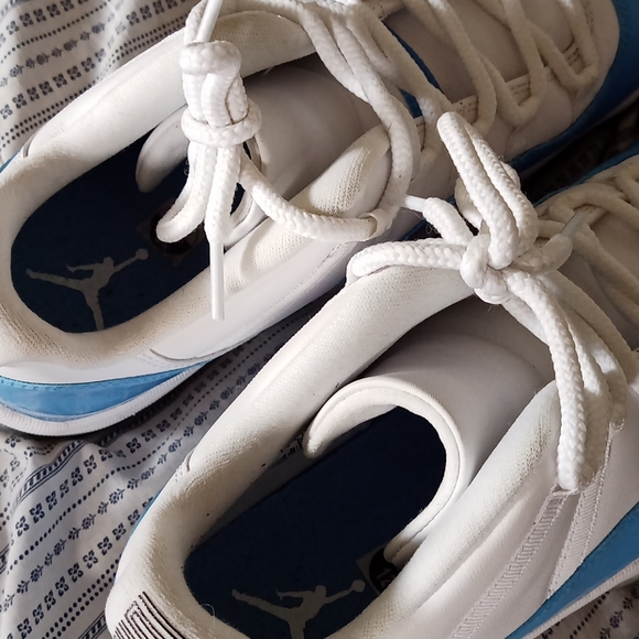 Jordan 11 lows in carolina blue - Picture 9 of 12